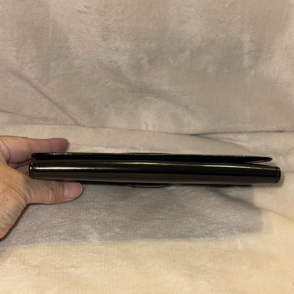 Gucci Glossy Black Leather Clutch - Picture 5 of 14